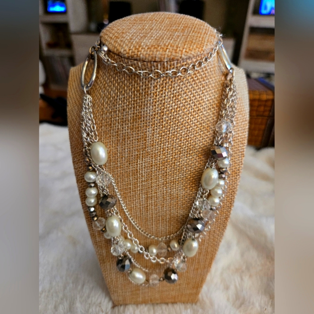 Charming Silver and Pearl Necklace
